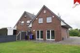 Außenansicht aus dem Garten - Moderne Doppelhaushälfte mit hochwertiger Einbauküche zum Wohlfühlen in Eversmeer!