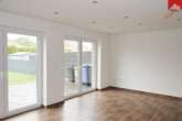 offenes Wohn- und Esszimmer - Moderne Doppelhaushälfte mit hochwertiger Einbauküche zum Wohlfühlen in Eversmeer!