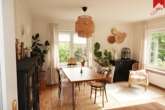 gemütliches Wohnzimmer - Gemütliche Erdgeschosswohnung in absolut ruhiger aber dennoch zentraler Lage von Aurich mit Gartengrundstück.