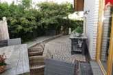 seitliche Terrasse - Hochwertiges, ansprechendes Ein-/ Zweifamilienhaus mit PV- und Solaranlage in Dornum- Schwittersum!