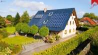Außenansicht mit Auffahrt - Hochwertiges, ansprechendes Ein-/ Zweifamilienhaus mit PV- und Solaranlage in Dornum- Schwittersum!