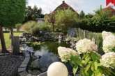 Gartenteich - Hochwertiges, ansprechendes Ein-/ Zweifamilienhaus mit PV- und Solaranlage in Dornum- Schwittersum!