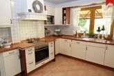 Küche mit Einbauküche - Hochwertiges, ansprechendes Ein-/ Zweifamilienhaus mit PV- und Solaranlage in Dornum- Schwittersum!