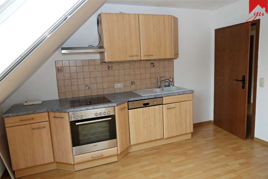 Küche mit Einbauküche im Obergeschoss (Einliegerwohnung)