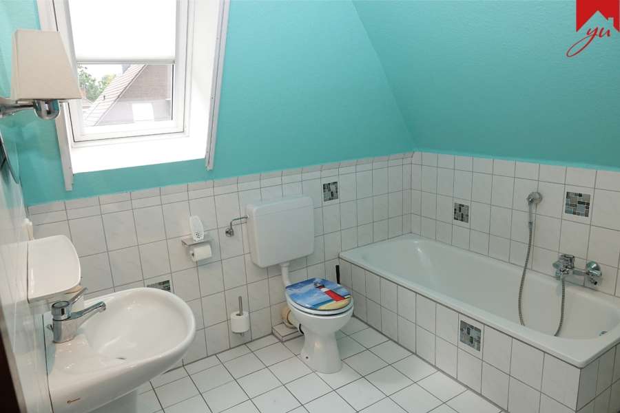 Badezimmer mit Badewanne (Einliegerwohnung)
