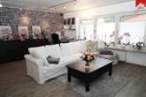 geräumiges Wohnzimmer Bild I