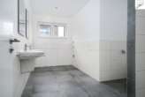 Badezimmer - Schicke Erdgeschosswohnung mit durchdachter Raumaufteilung im Neubaugebiet von Oldenburg- Eversten.