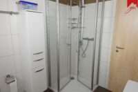 Badezimmer mit Dusche