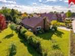 Drohnenaufnahme Straßenseite - Ein Haus der vielen Möglichkeiten im Ortskern von Westerholt