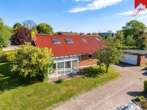 Außenansicht mit Blick auf den Wintergarten - Ein Haus der vielen Möglichkeiten im Ortskern von Westerholt