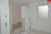 Badezimmer mit ebenerdiger Dusche - Moderne und hochwertige 3-Zimmer-Obergeschosswohnung am Stadtrand von Esens!