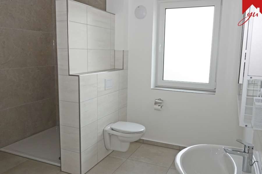 Moderne Neubau- Erdgeschosswohnung mit drei Zimmern in zentraler Lage von Esens - Foto 4