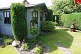 Gartenhäuschen - Liebevoll gepflegtes Einfamilienhaus mit wunderschön angelegtem Garten in Simonswolde