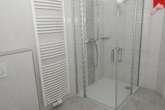 Badezimmer mit Dusche