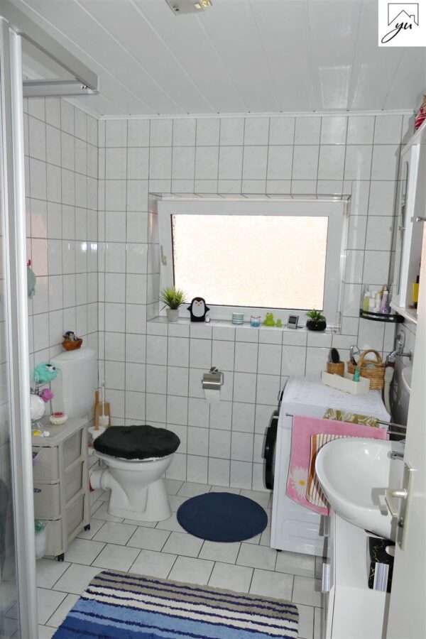 OG rechts: Badezimmer