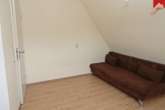 Wohn-/ Schlafzimmer im Obergeschoss - Doppelhaushälfte mit 2 Wohneinheiten im küstennahen und gemütlichen Warfendorf Westerbur