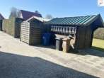 Auffahrt des Erweiterungsbaus - Gepflegtes Einfamilienhaus mit einem Erweiterungsbau und viel Potenzial in eingewachsener Siedlungslage von Utarp