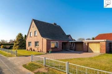 Gepflegtes Einfamilienhaus mit einem Erweiterungsbau und viel Potenzial in eingewachsener Siedlungslage von Utarp, 26556 Utarp , Harlingerl, Einfamilienhaus