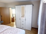 Schlafzimmer des Erweiterungsbaus Bild II - Gepflegtes Einfamilienhaus mit einem Erweiterungsbau und viel Potenzial in eingewachsener Siedlungslage von Utarp