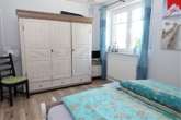 Schlafzimmer Bild II - Hochwertig eingerichte Eigentumswohnung mit Blick über die Felder in Lütetsburg!