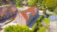 Drohnenfoto Rückansicht - Neubauwohnung mit hochwertiger Ausstattung und Mobiliar in Innenstadtlage von Esens