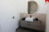 Badezimmer - Neubauwohnung mit hochwertiger Ausstattung und Mobiliar in Innenstadtlage von Esens